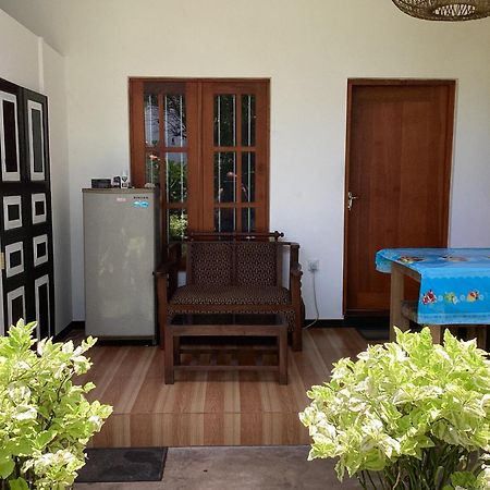 Aroma Guest House Mirissa Bagian luar foto