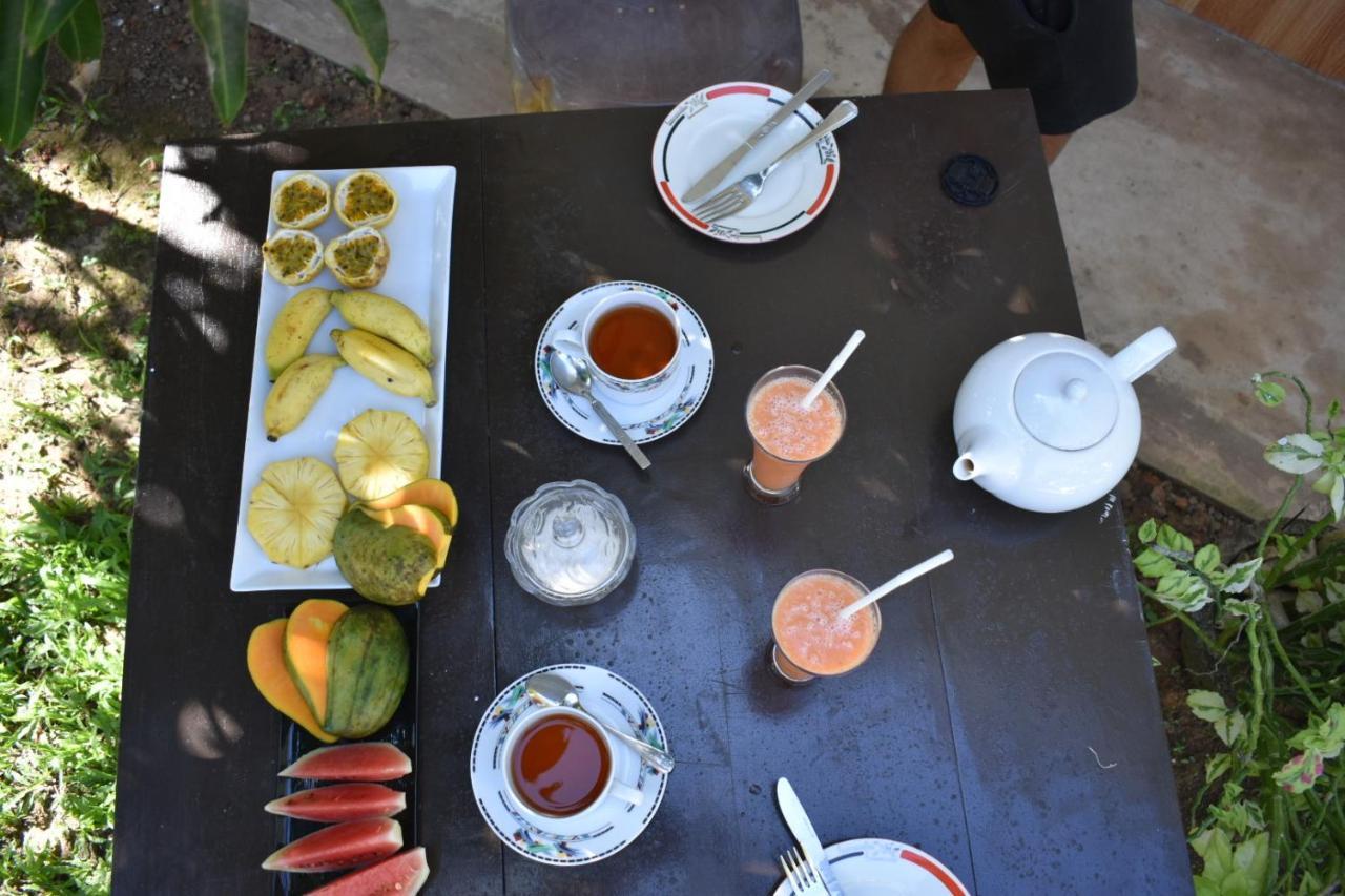 Aroma Guest House Mirissa Bagian luar foto