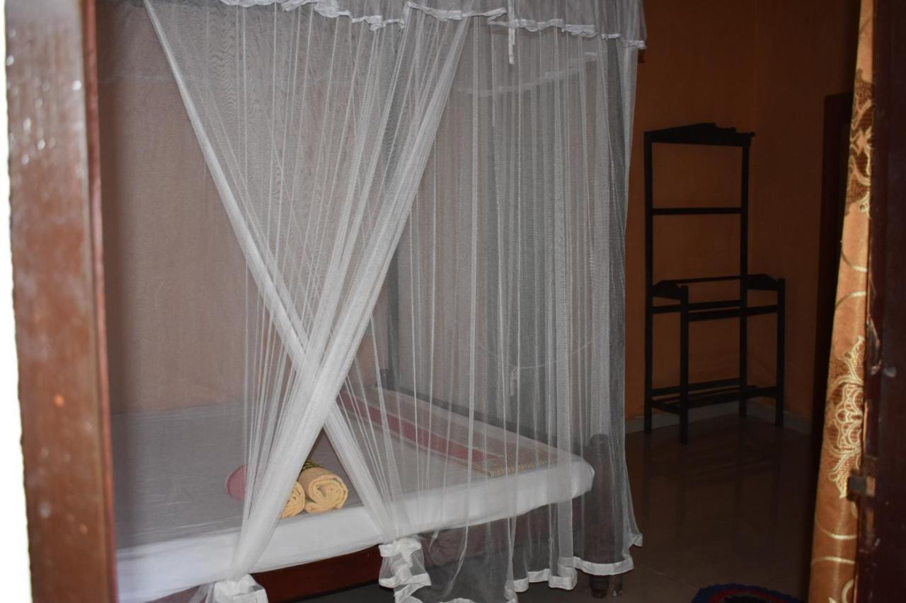 Aroma Guest House Mirissa Bagian luar foto